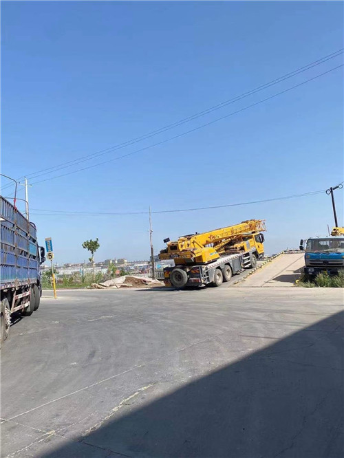 朝阳市25吨吊车的租赁价格大概是多少？