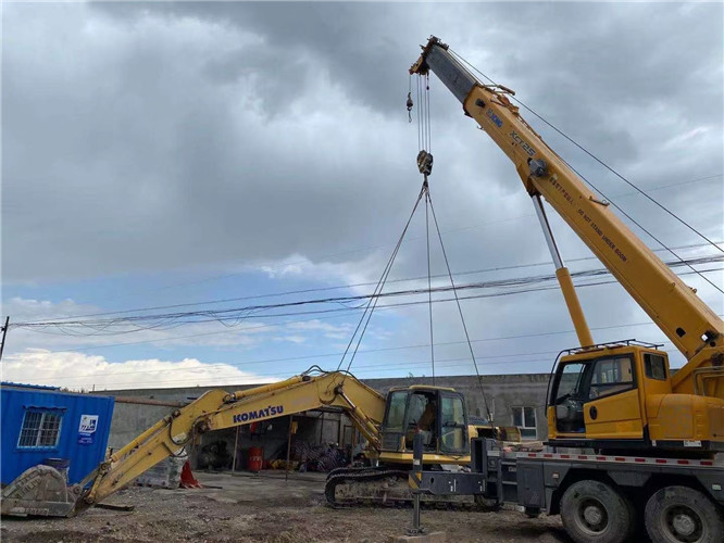 朝阳市25吨吊车的工作半径是多少？